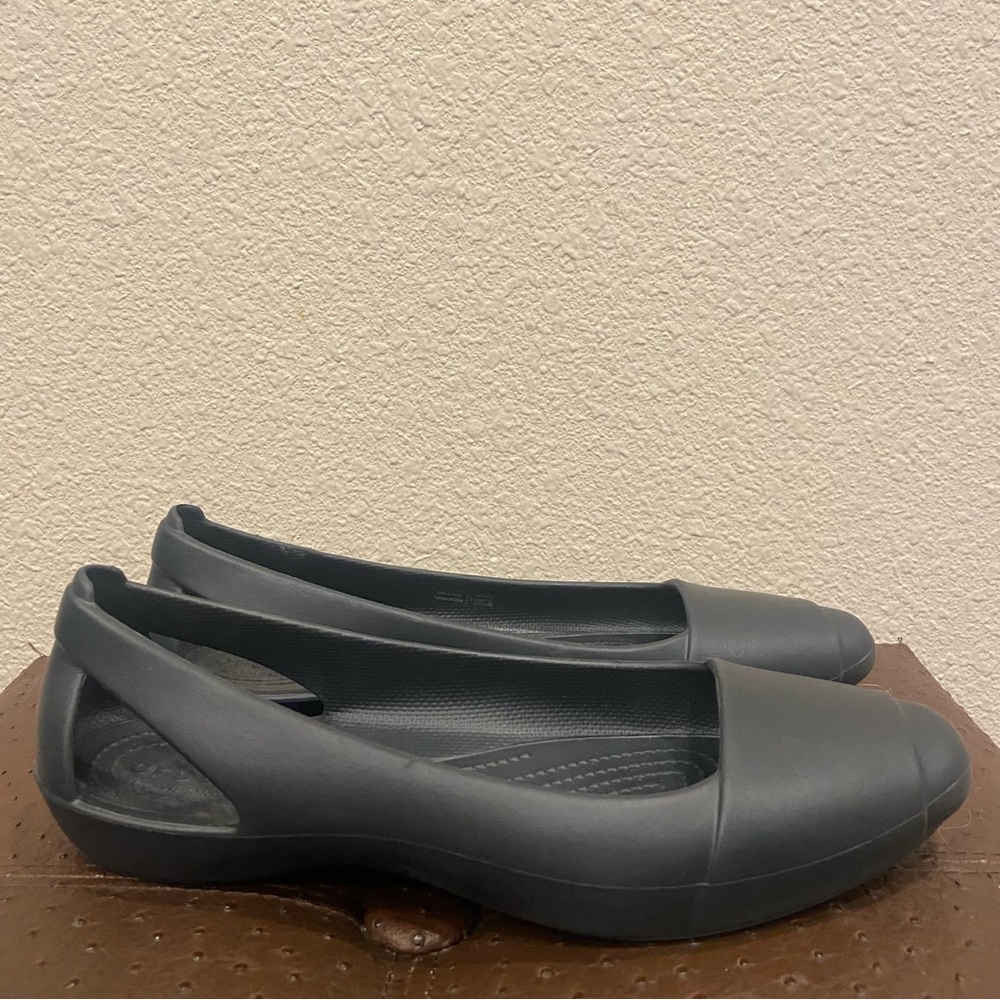 Crocs Women's Sloane Flat Size: 9